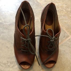 Frye Chelsea studded oxford Booties
